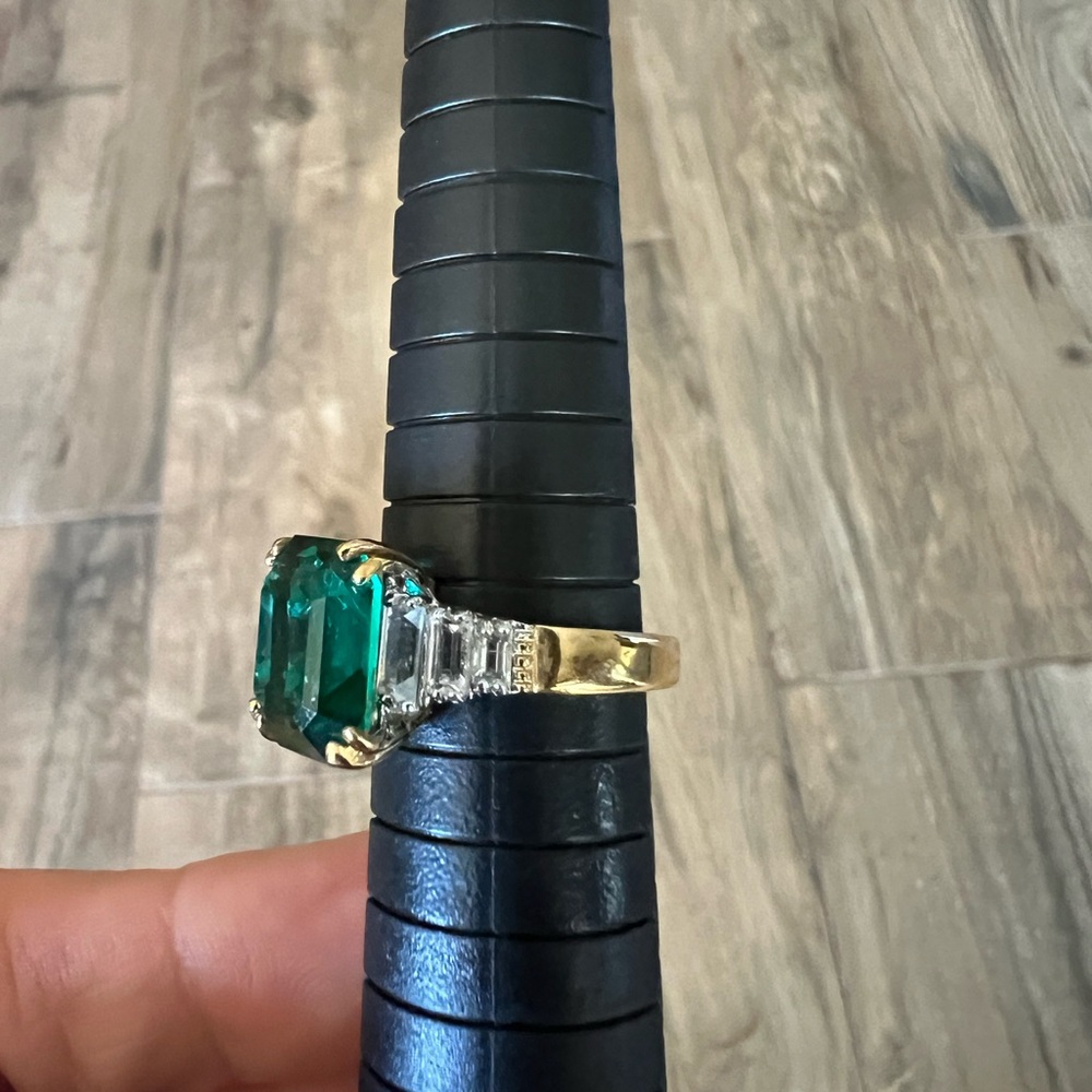 Green Gemstone & Rhinestone Ring - Picture 7 of 7